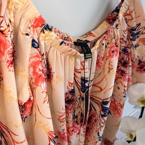 Off-shoulder women’s floral blouse with sleeves - Picture 7 of 11